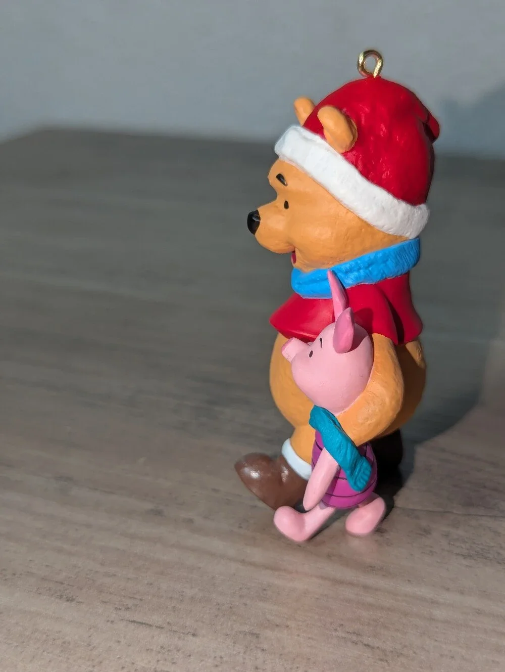 Hallmark 1996 Disney Winnie the Pooh and piglet ornament Xmas decor